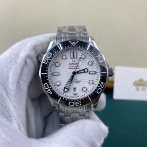 Alternative view of Royal Authentic Photos: Omega Seamaster Series White Ceramic 42mm